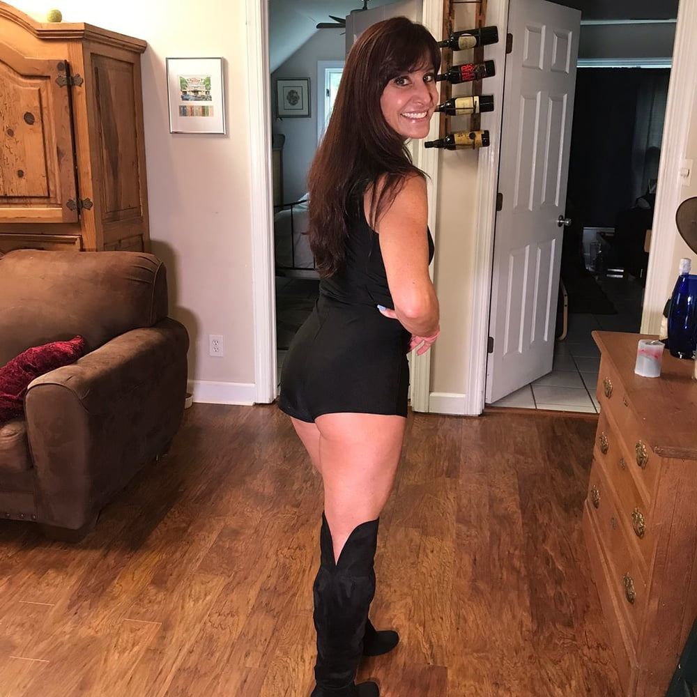 Caliente amateur madura en sexy hotpants negro
 #94947876