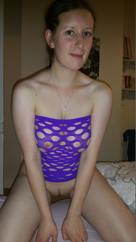 Junge britische Frau mit knallenden Titten
 #81744791