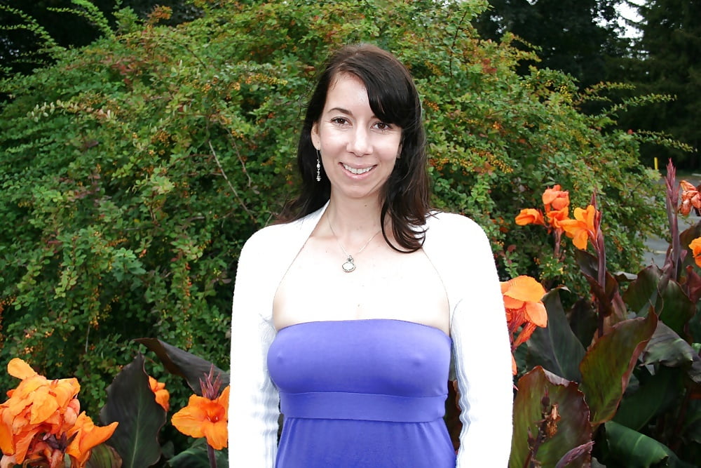 Braless 25
 #80830193