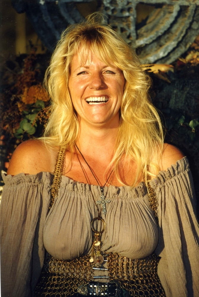 Braless 25
 #80830205