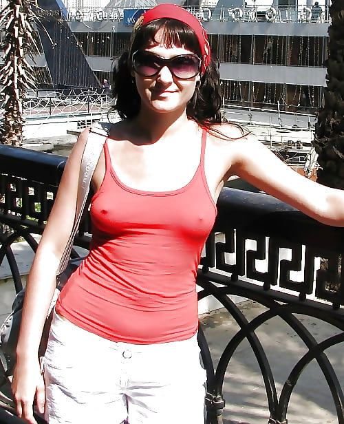 Braless 25
 #80830218