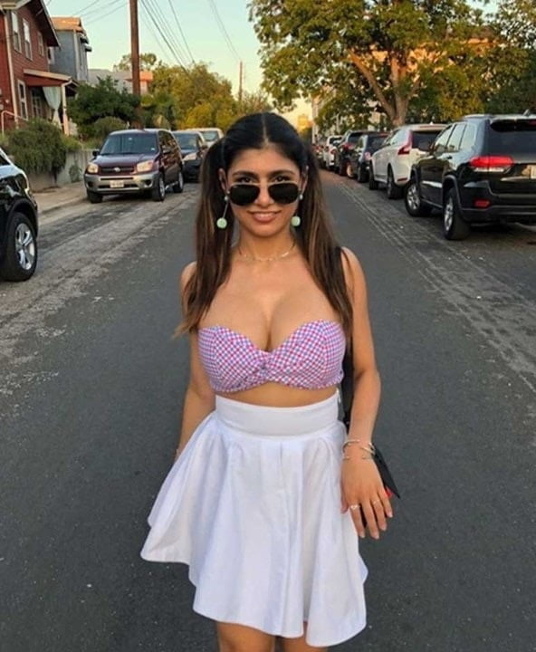 La cible de la branlette d'aujourd'hui... mia khalifa
 #98838216