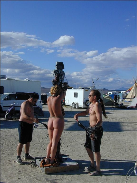 Fotos de azotes de burningman
 #81639376