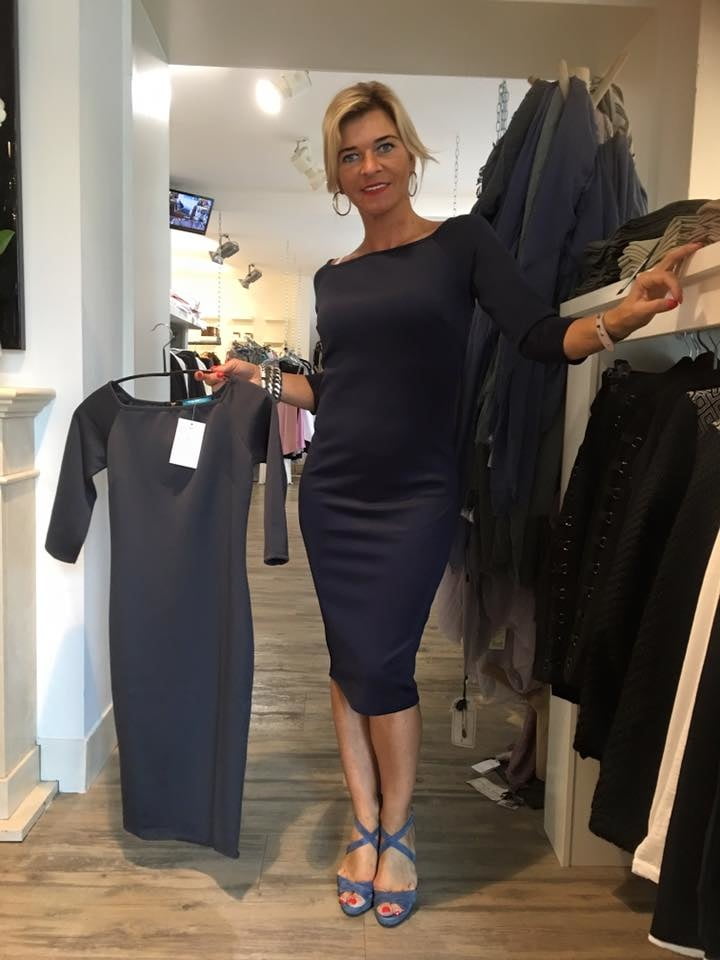 Heiße reife holländische Debby im sexy Kleid
 #94921941