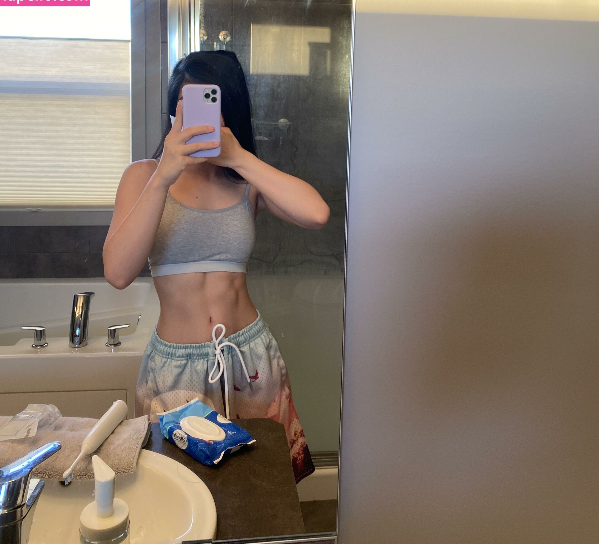 Oddeilem desnuda #108146729