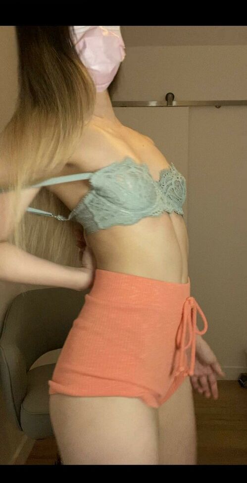 Oddeilem desnuda #108146917