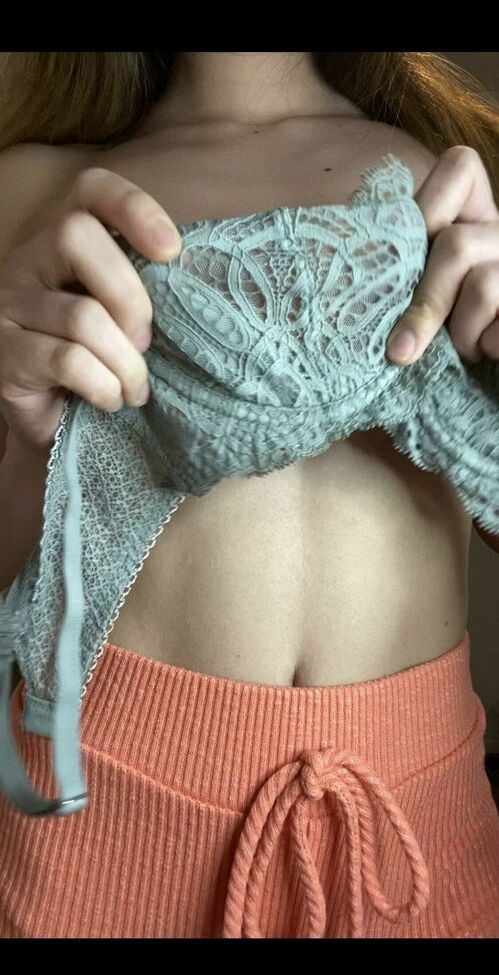 Oddeilem desnuda #108146934