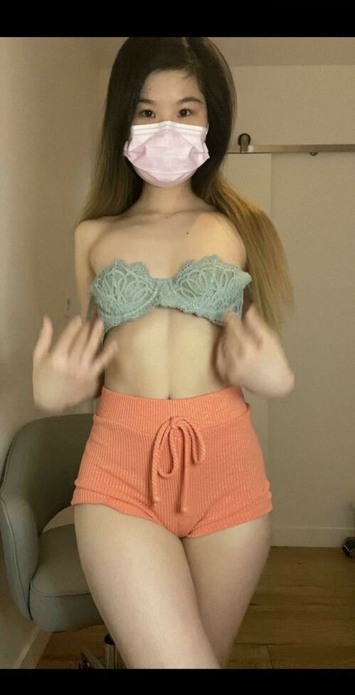 Oddeilem desnuda #108146936