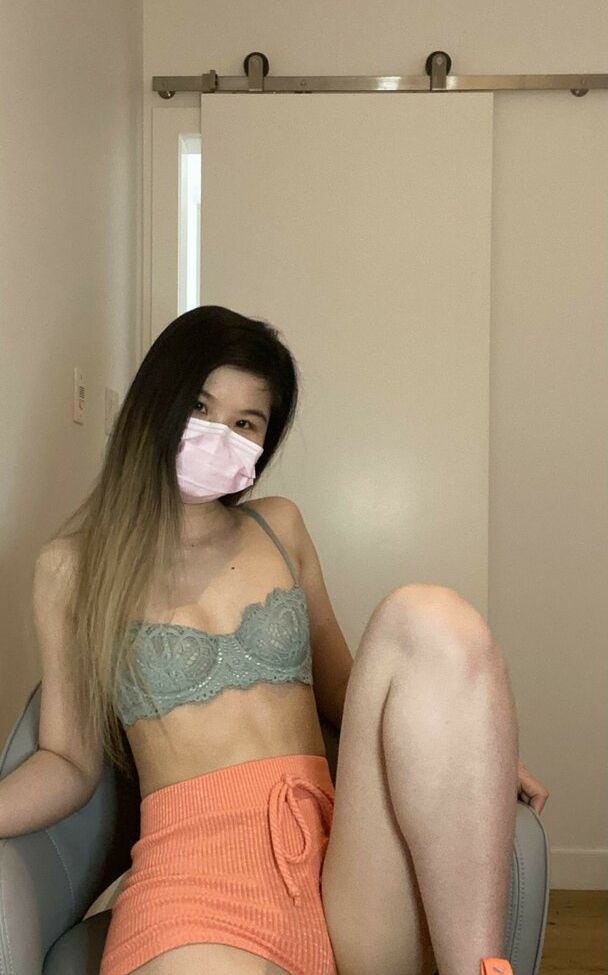 Oddeilem desnuda #108146965