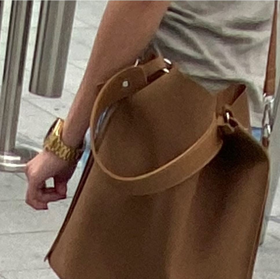 Help to identify this gold watch please #103243981