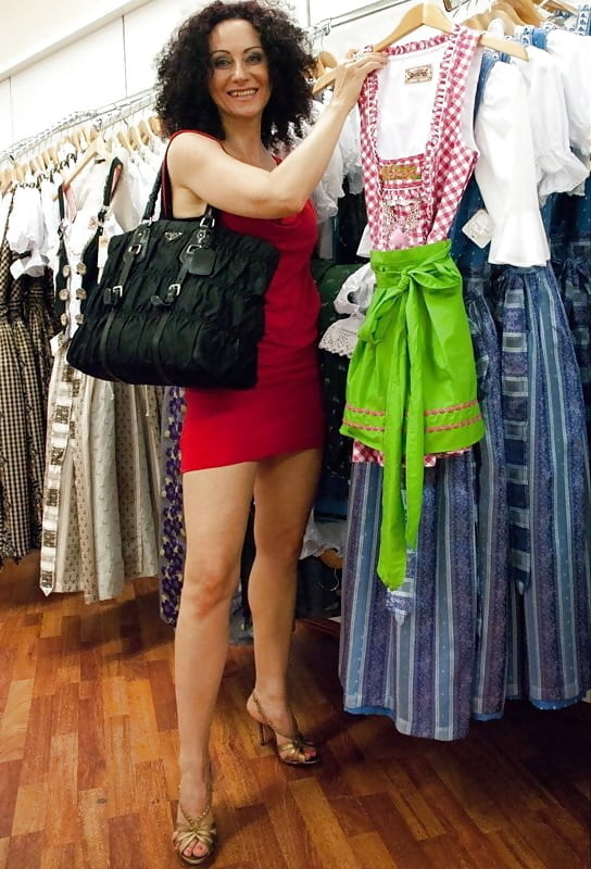 Maduras vestidas como putas 49
 #88504716