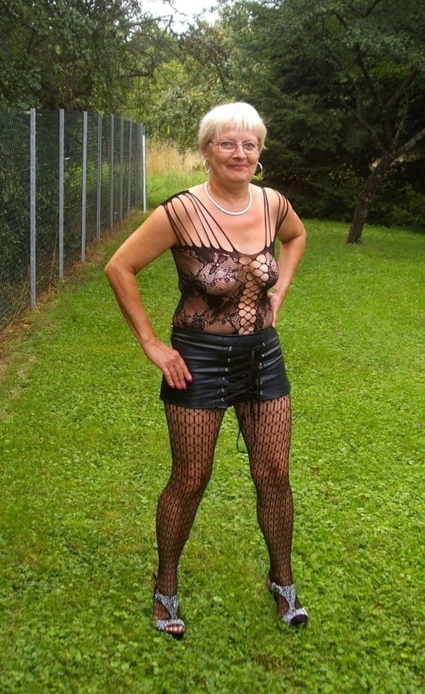 Maduras vestidas como putas 49
 #88504726