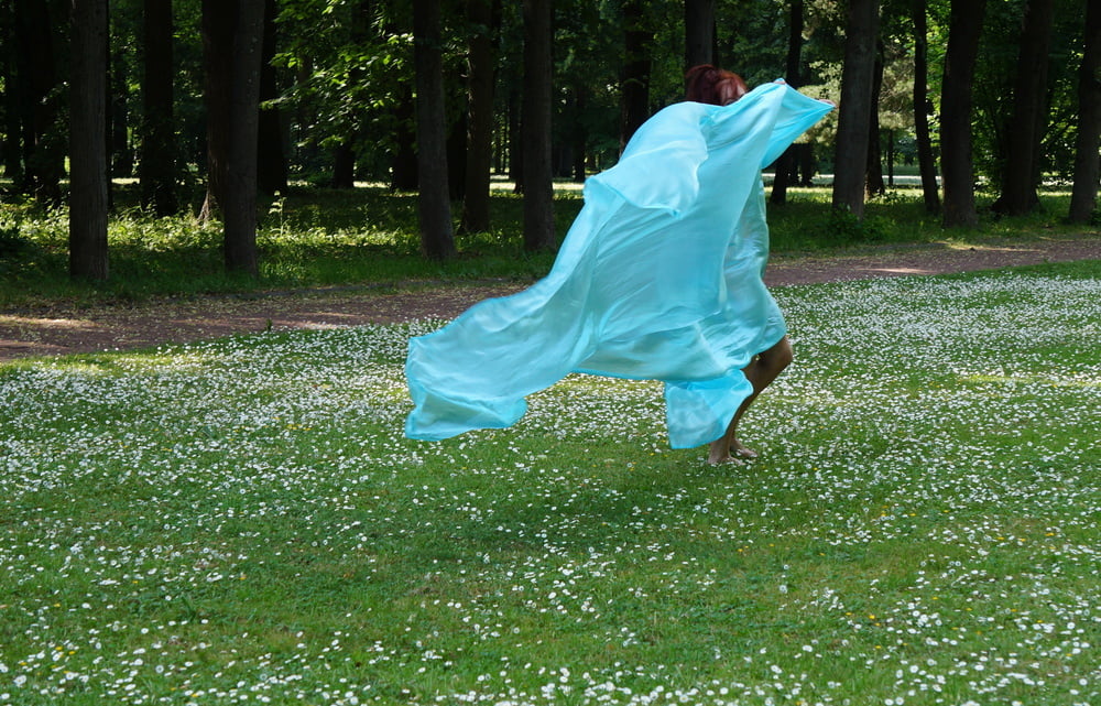 Game with a green cloth in the wind #106916804