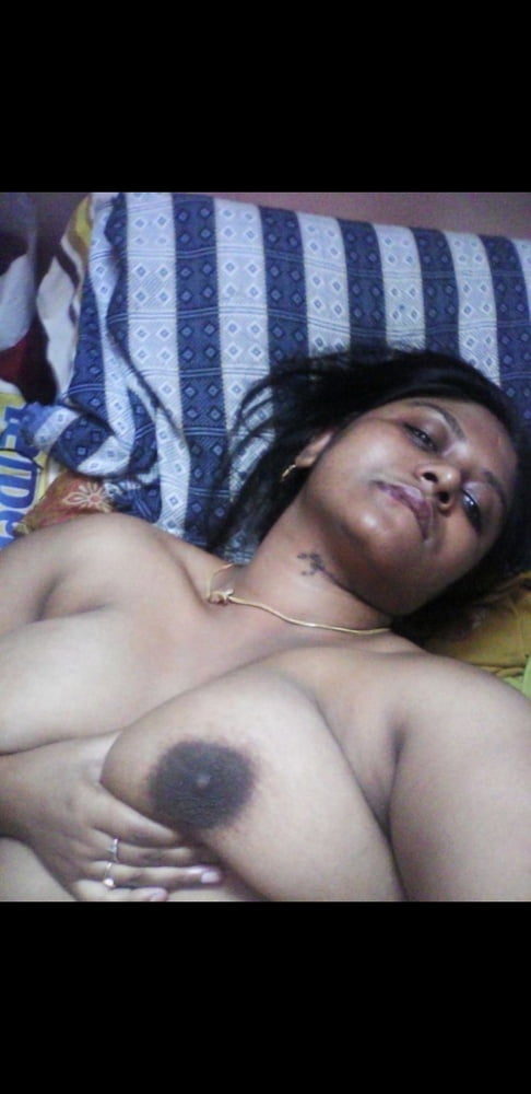 Indische Auntys zeigen Brüste
 #92589122