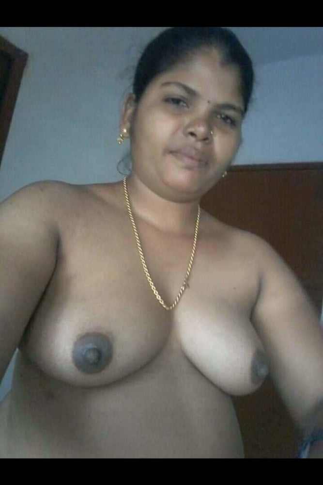 Indische Auntys zeigen Brüste
 #92589137