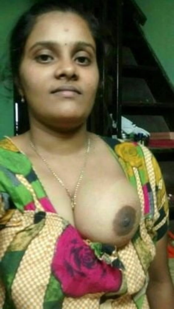Indische Auntys zeigen Brüste
 #92589158