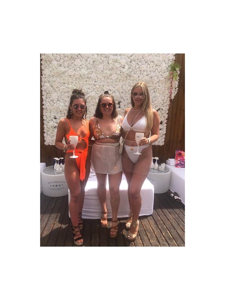 Zorras con disfraces 299
 #105593504