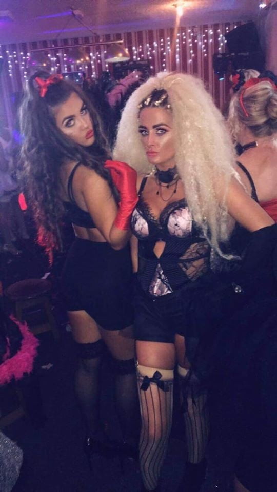 Zorras con disfraces 299
 #105593532