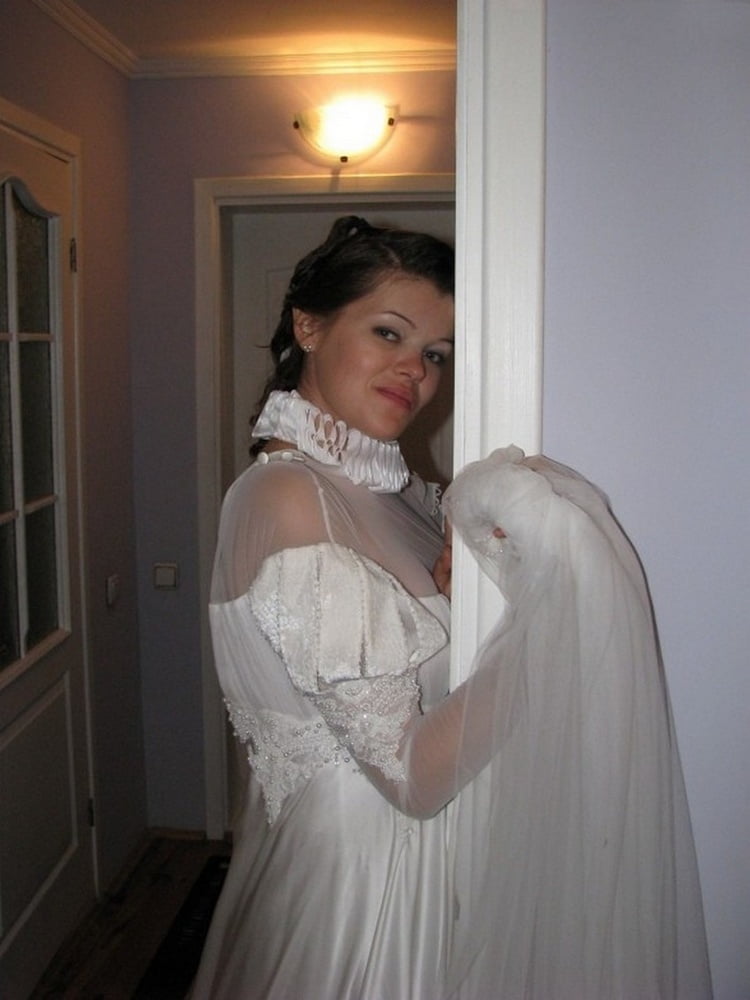 Amateur europäische Braut trägt Strümpfe
 #82795563