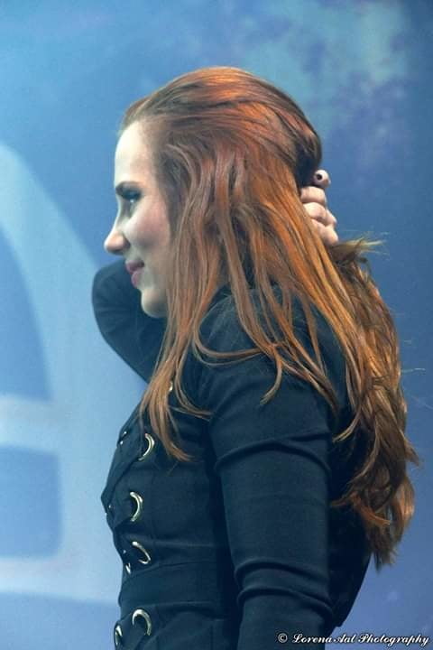 Simone simons
 #94584342