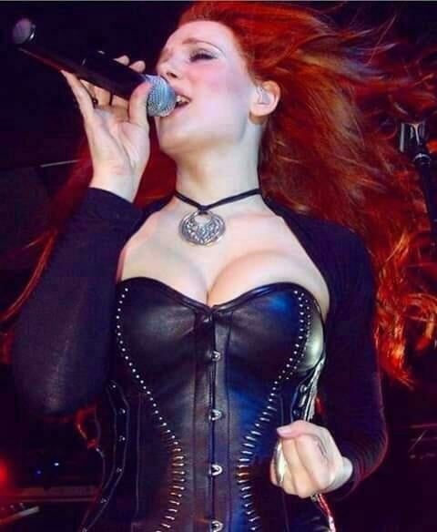 Simone simons
 #94584432