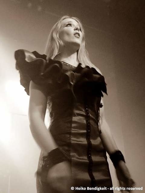 Simone Simons #94584495