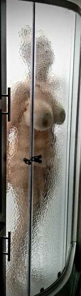 ガラスに押し付ける 13
 #94111459