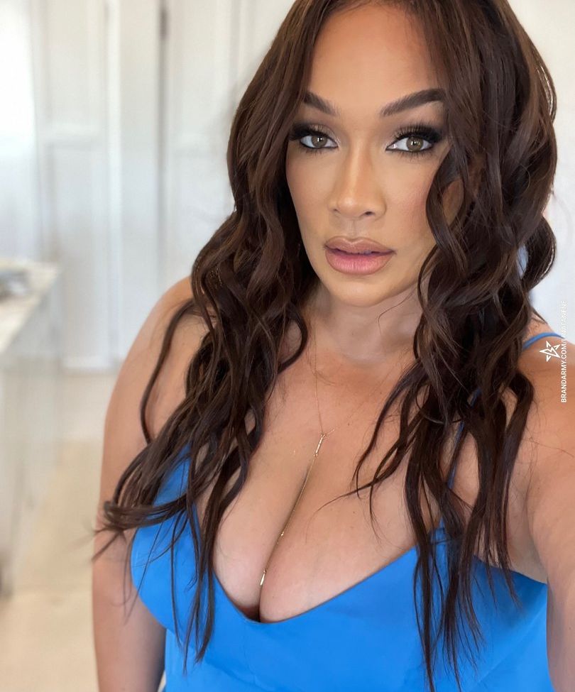 Nia Jax nackt #108738806