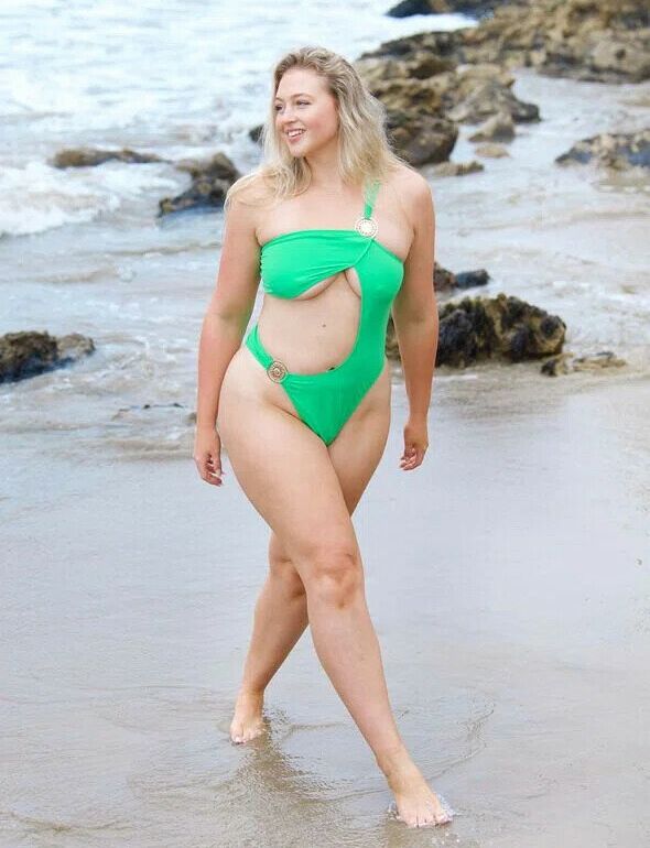 Iskra Lawrence desnuda #108685677
