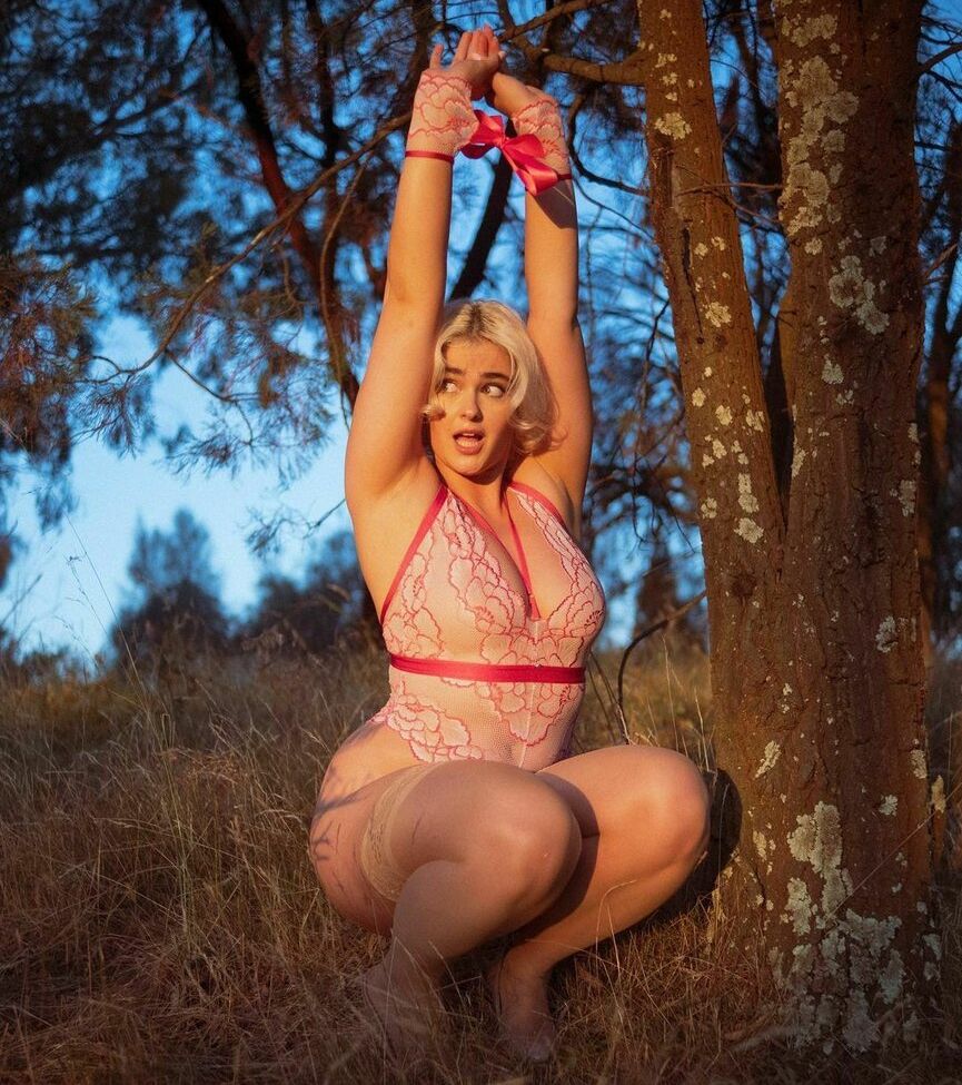 Iskra Lawrence desnuda #108685693