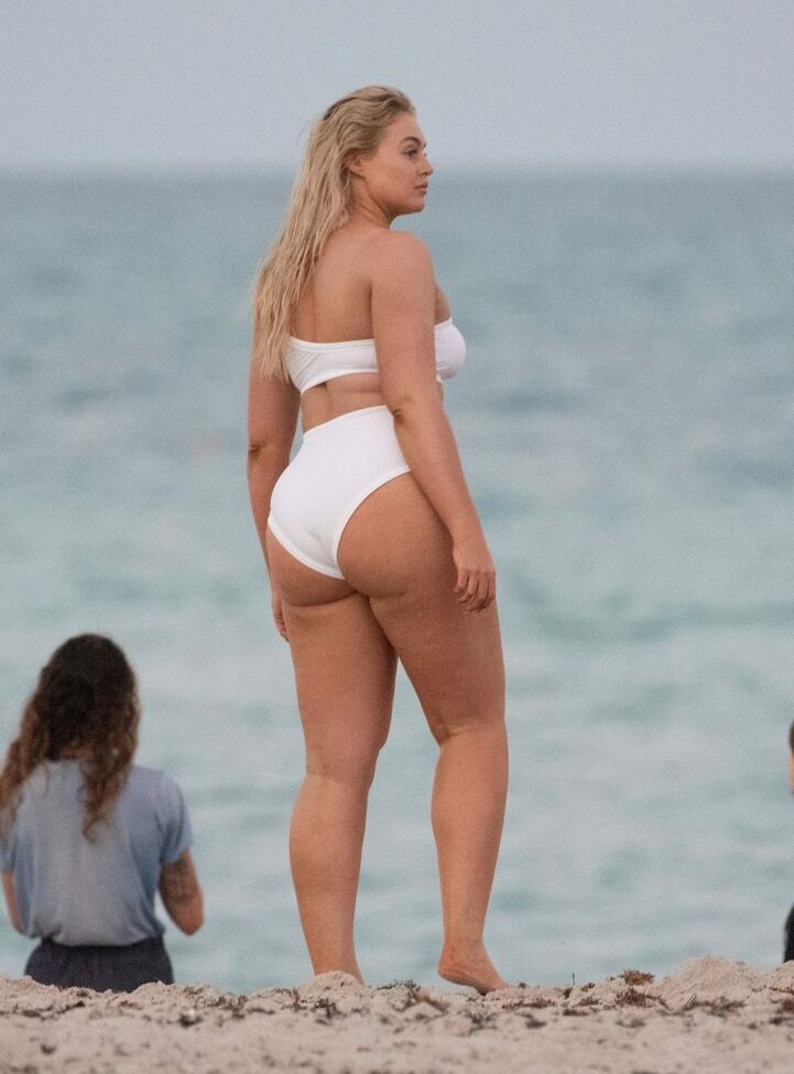 Iskra Lawrence desnuda #108685722