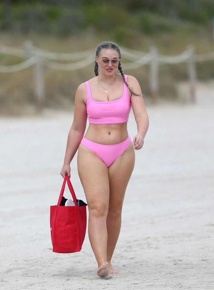 Iskra Lawrence desnuda #108685733