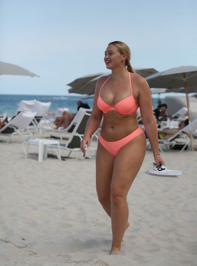 Iskra Lawrence desnuda #108685805