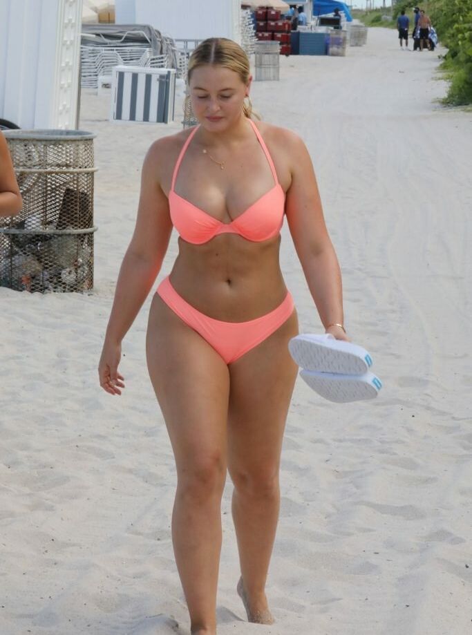 Iskra Lawrence desnuda #108685808