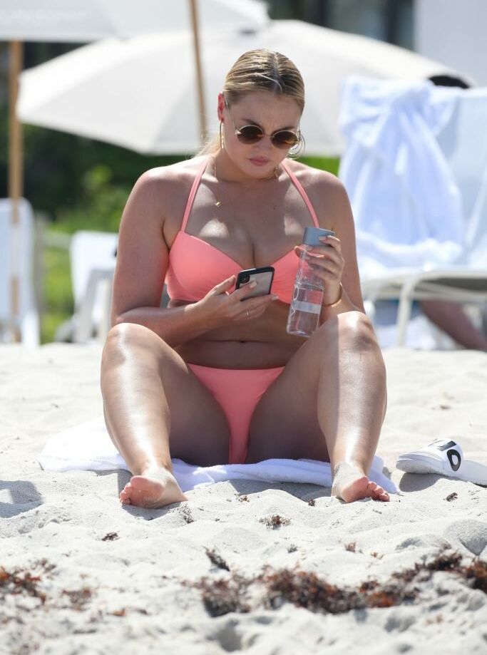 Iskra Lawrence desnuda #108685813