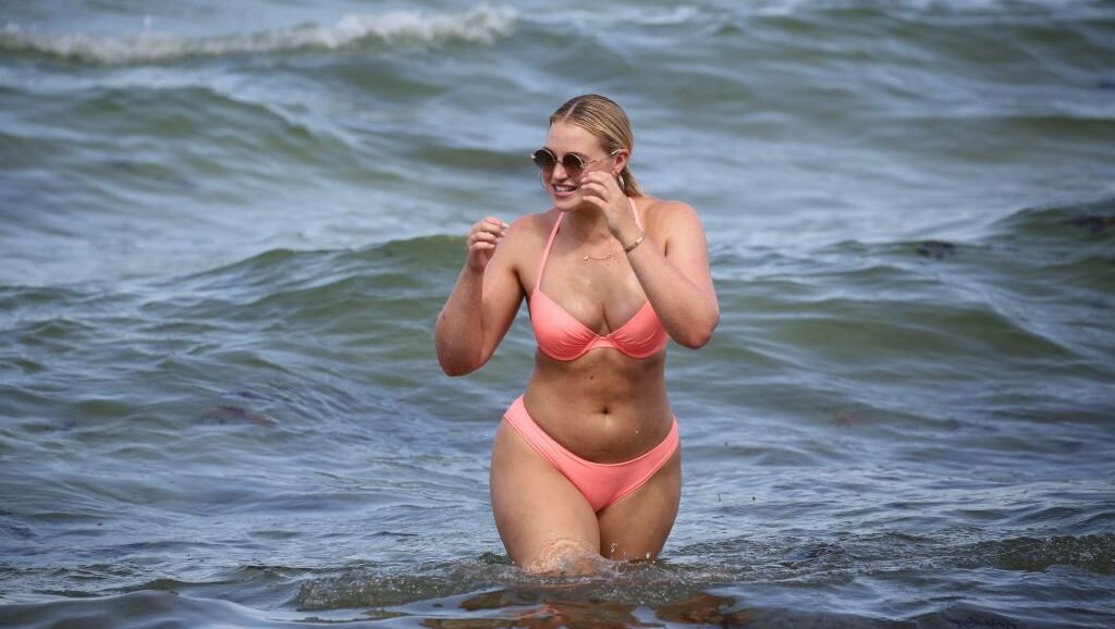 Iskra Lawrence desnuda #108685817