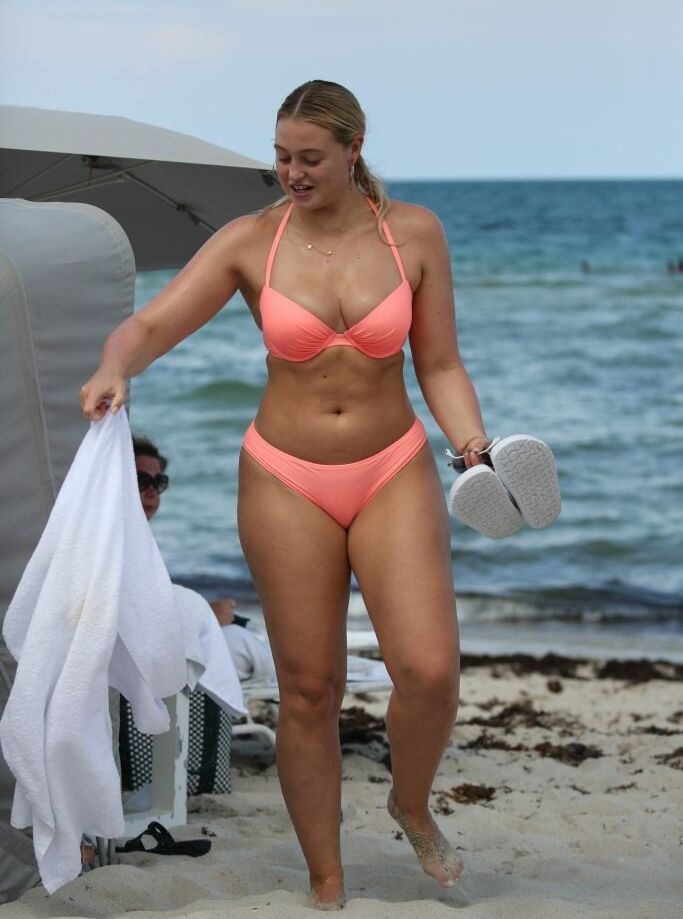 Iskra Lawrence desnuda #108685820