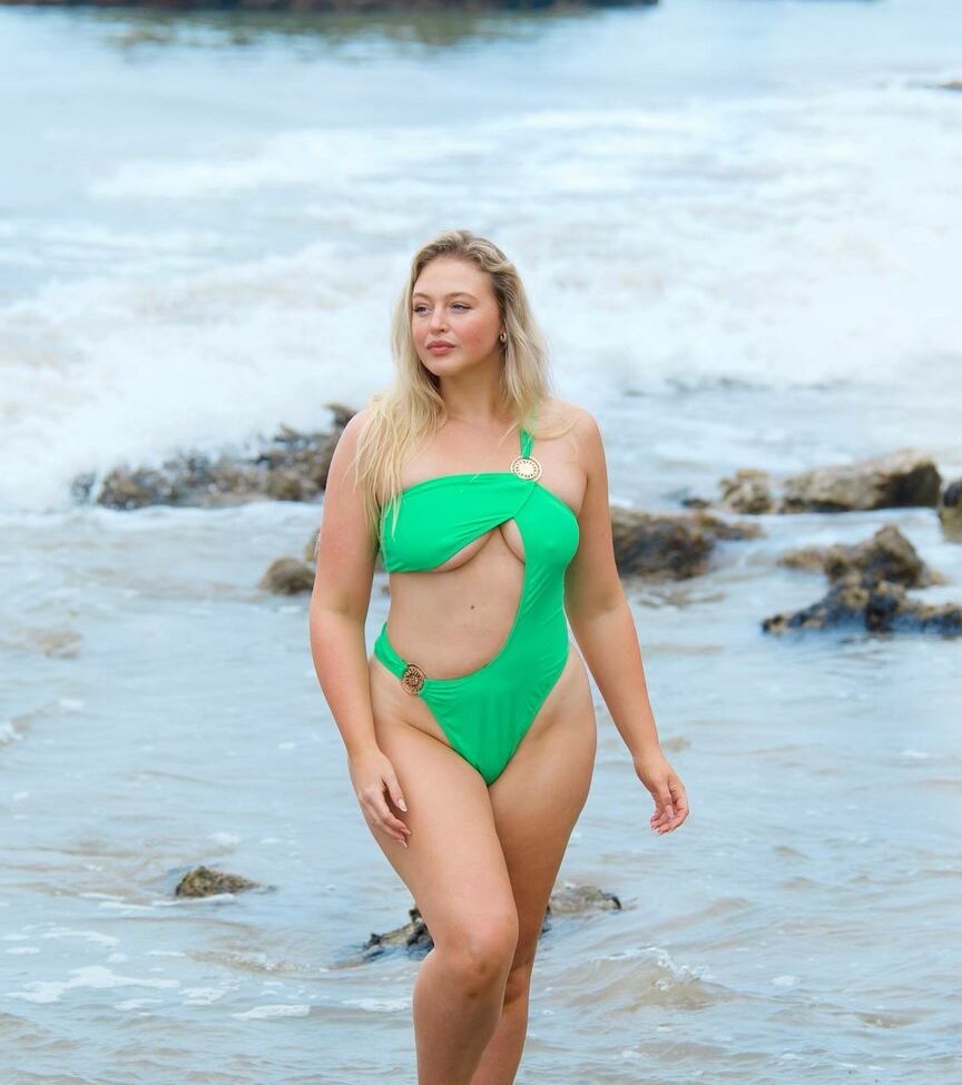 Iskra Lawrence desnuda #108685873