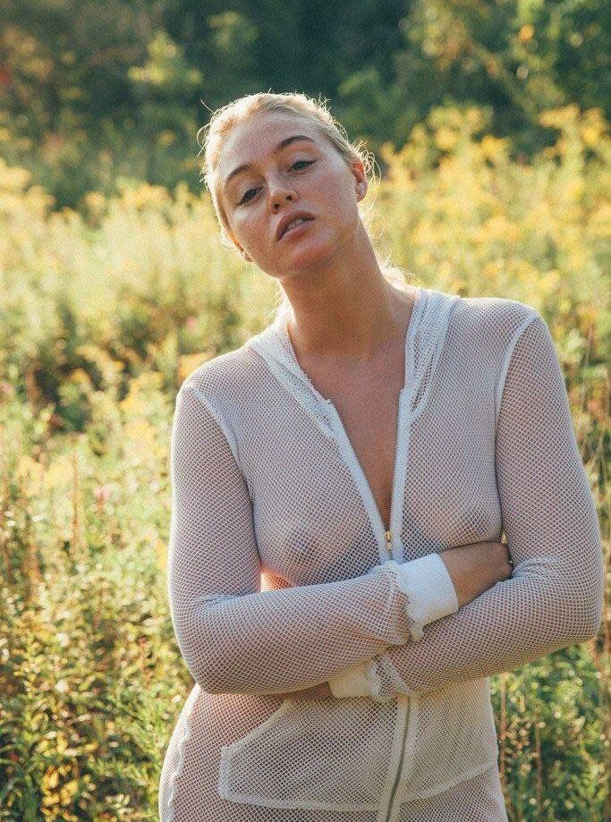 Iskra Lawrence desnuda #108685885