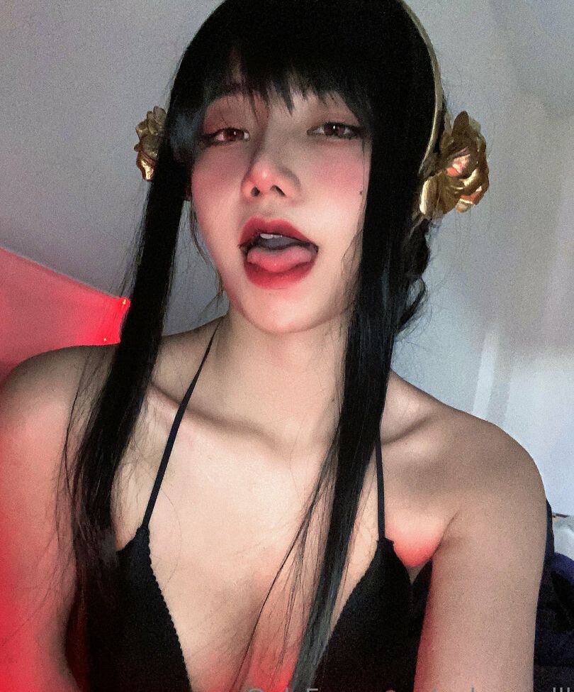 Nahaneulll nackt #109509660