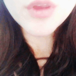 Lamiendo el dedo
 #91697629