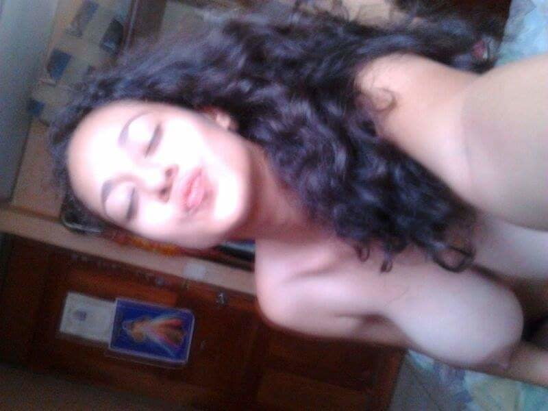 Chiquilla tetuda #96702223