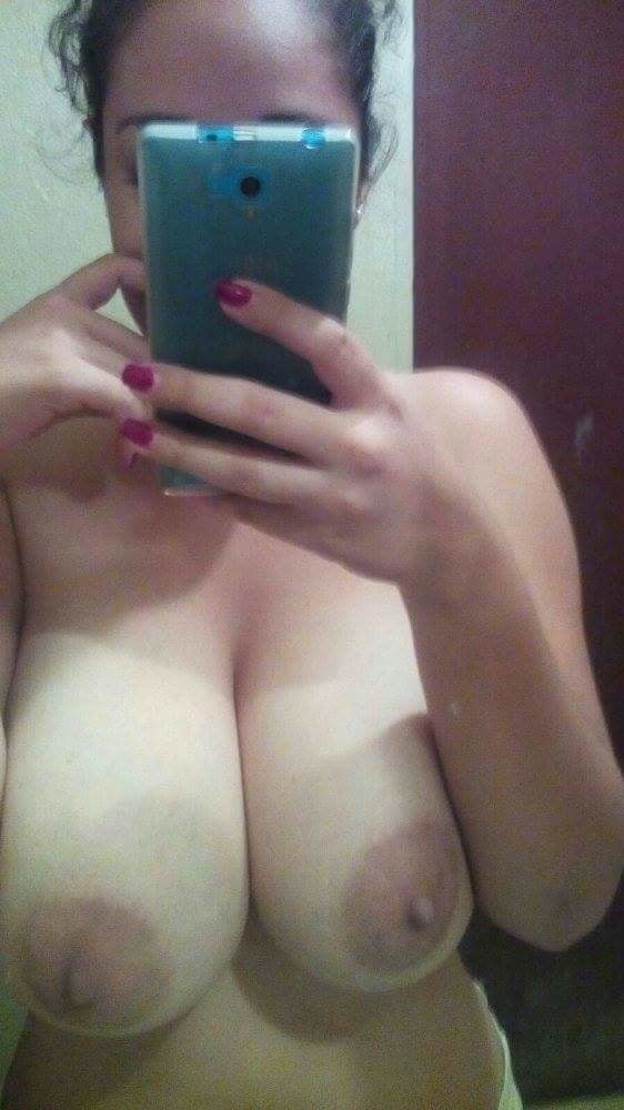 Chiquilla tetuda #96702247