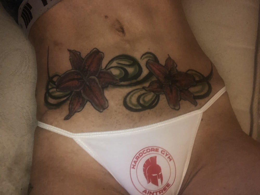 Tabbyanne sexy gimnasio femenino chica desnuda después de la ducha
 #106601914