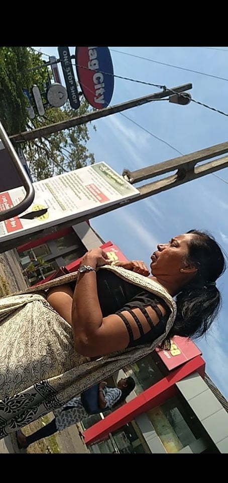 Sri lanka ragazza ufficio nascondere cam
 #80396818
