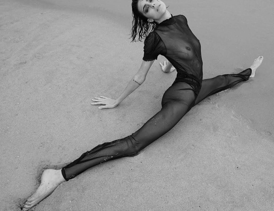 Brooke Deighton desnuda #108120087