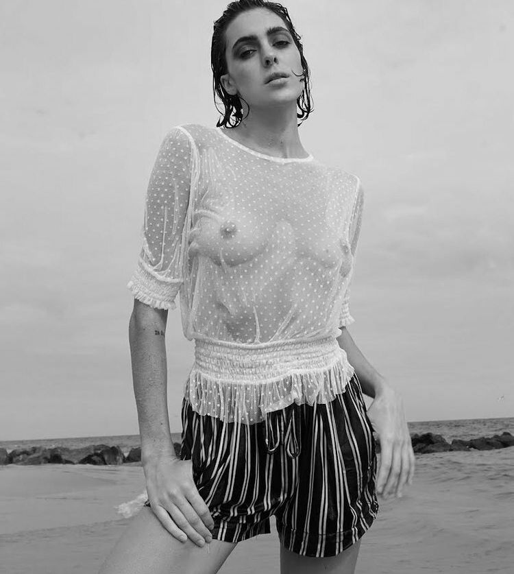 Brooke Deighton desnuda #108120088