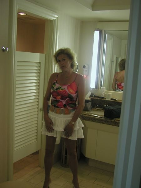 More pics of the previously posted &quot;sexy mature wife&quot; #102937378