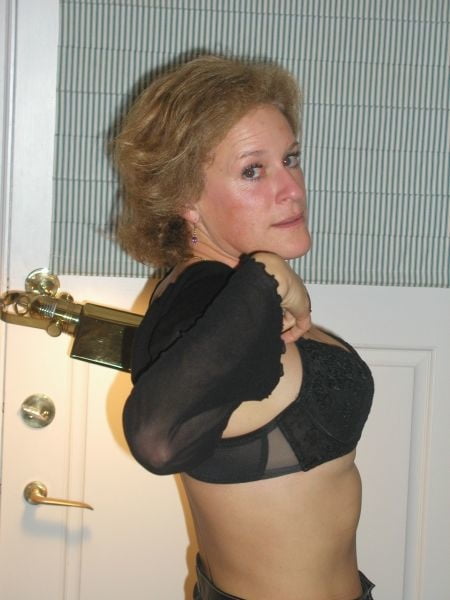More pics of the previously posted &quot;sexy mature wife&quot; #102937390