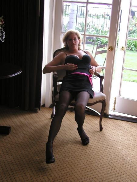 More pics of the previously posted &quot;sexy mature wife&quot; #102937401